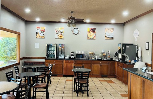 Washington Hotel | Hometown Inn & Suites