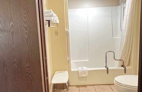 Washington Hotel | Hometown Inn & Suites
