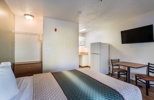 Nashville Hotel | HomeTowne Studios By Red Roof Nashville - Airport/ Briley Pkwy