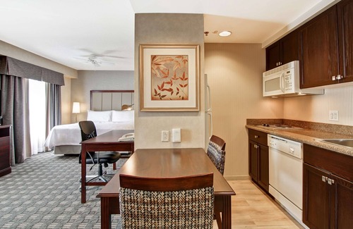 Oakville Hotel | Homewood Suites by Hilton Toronto Oakville