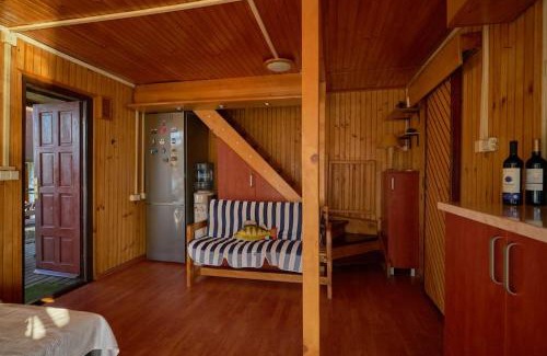 Cukarica Alquiler De Eote | Homey house boat, great location