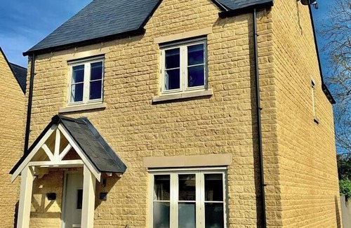 Bourton Casa | Honeystone Cottage sleeps 8 - Bourton on the Water