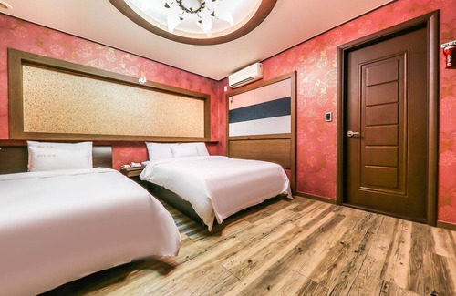 Tokchanggul Hotel | Hongseong Joy Motel