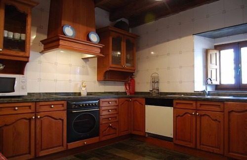 Puebla de Lillo Cabaña | Hospital del Caminante I. 4 Habitaciones con cama de matrimonio y baño. 8+1 (9p)