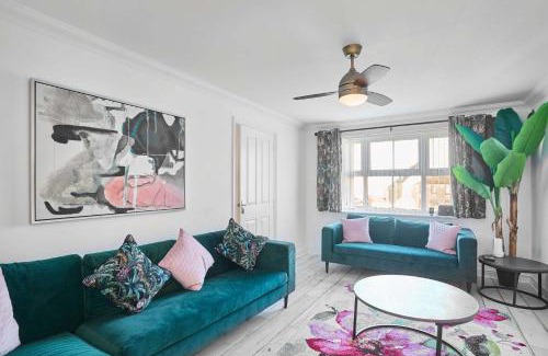 Launceston Casa | Host & Stay - Cherry Blossom House