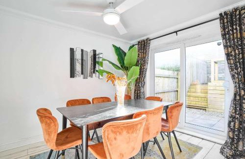 Launceston Casa | Host & Stay - Hazelnut House