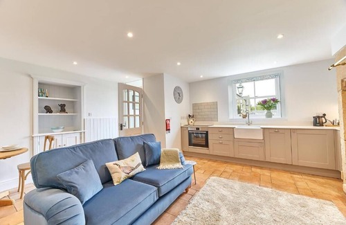 Wall Casa | Host & Stay | Maggie's