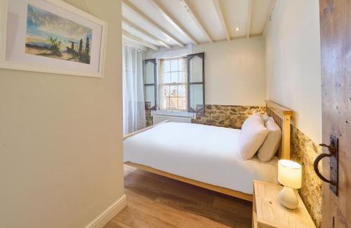 Hythe Casa | Host & Stay - Old Stone Cottage