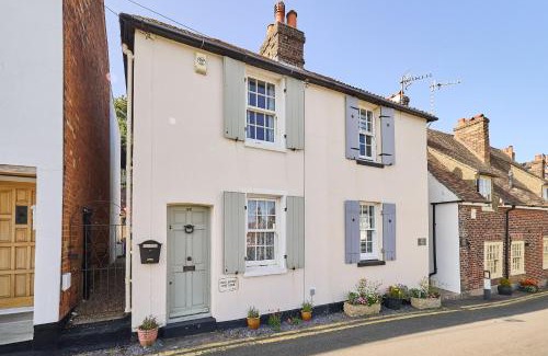 Hythe Casa | Host & Stay - Old Stone Cottage