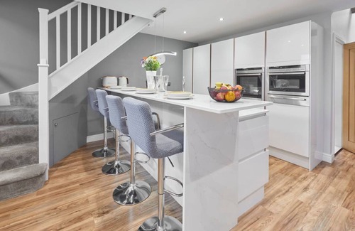 Scarborough Casa | Host Stay The Old Jail Barber s Shop