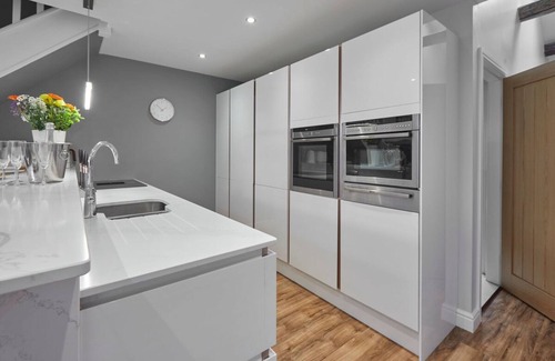 Scarborough Casa | Host Stay The Old Jail Barber s Shop