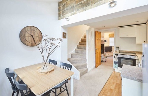 Great Ayton Casa | Host & Stay | Waterlily Cottage