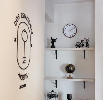 Ensanche Diputación Hostal | Hostel Dos Estaciones - FREE towels, coffee & tea, remote check-in