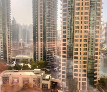Dubai Marina Hostal | Hostel Resort VIP