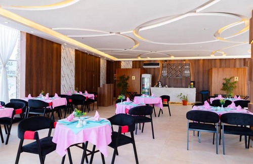 Village Road Hotel | Hostmark aqua vista