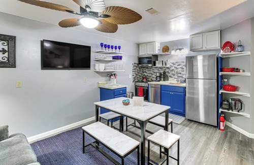 Piney Cabaña | Hot Springs Retreat w/ Private Dock + Hot Tub!