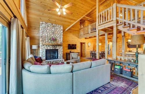 Vein Mountain Cabina | Hot Tub & Game Room: Spacious Nebo Cabin!