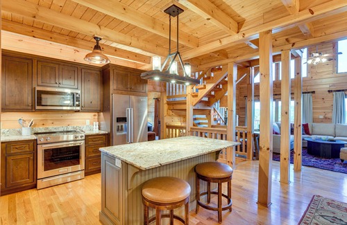 Vein Mountain Cabina | Hot Tub & Game Room: Spacious Nebo Cabin!