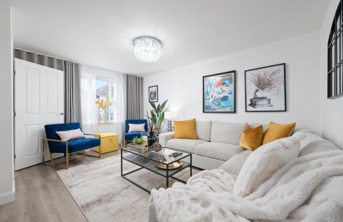 Perth Casa | Hot Tub - Garden Oasis - Stylish Stay