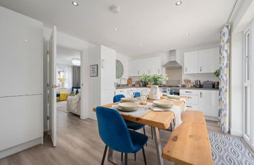 Perth Casa | Hot Tub - Garden Oasis - Stylish Stay