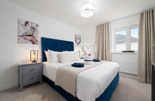 Perth Casa | Hot Tub - Garden Oasis - Stylish Stay