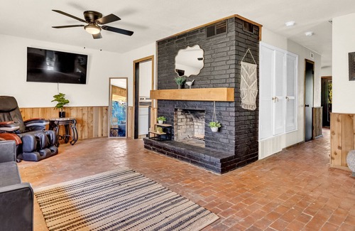 Ardmore Casa | Hot Tub Haven on Meadow