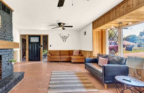 Ardmore Casa | Hot Tub Haven on Meadow