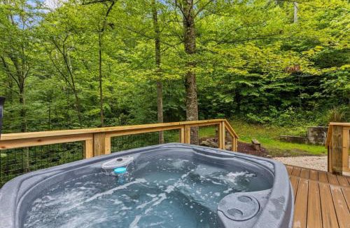 Stanton Casa | Hot Tub - Intimate Cabin - Snuggle Inn