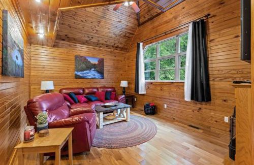 Stanton Casa | Hot Tub - Intimate Cabin - Snuggle Inn