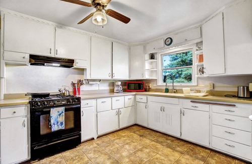 Grass Valley Casa | ★Hot Tub ֎ Large Garden ֎ Treehouse ֎