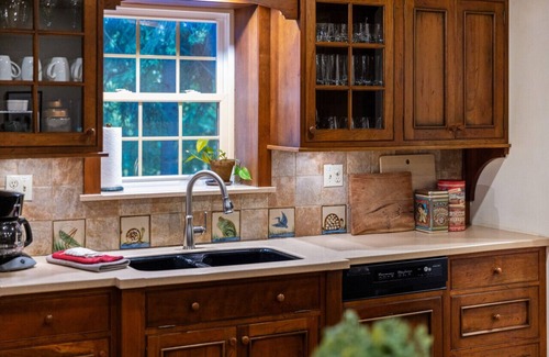 Champion Cabina | Hot Tub - Lux Laurel Highlands- The Mountain House