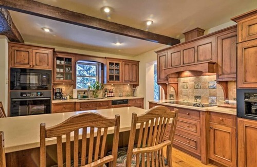 Champion Cabina | Hot Tub - Lux Laurel Highlands- The Mountain House