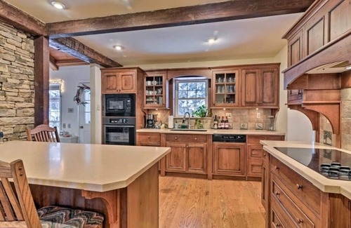 Champion Cabina | Hot Tub - Lux Laurel Highlands- The Mountain House