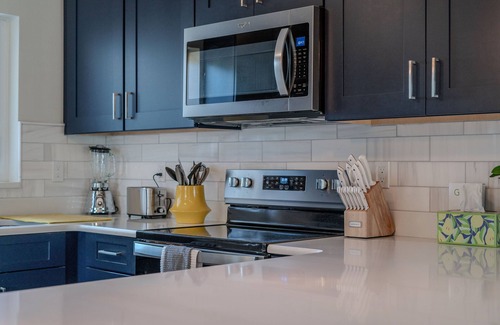 Tropic Casa | Hot Tub / Luxury Design / Beach / Melbourne