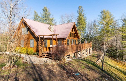 Pine Ridge Apartamento | Mill Creek Point - ¡Un sueño de Red River Gorge! Capacidad 12, bañera de hidromasaje, wifi, asientos al aire libre -