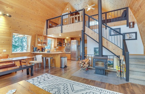 Hyak Cabina | Hot Tub & Sauna: Mountain Living at Hyak Cabin!