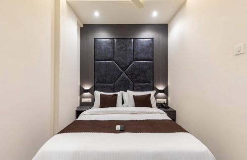 Borivali West Cabina | Hotel Artilla Borivali