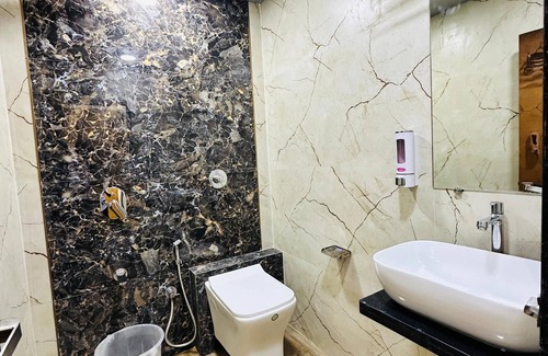Dharavi Hotel | Hotel BKC Gold View
