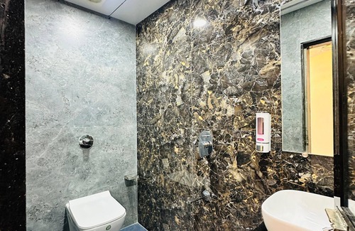 Dharavi Hotel | Hotel BKC Gold View