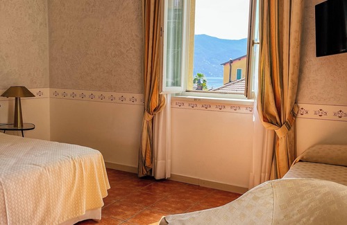 Brusimpiano Hotel | Hotel Caroline