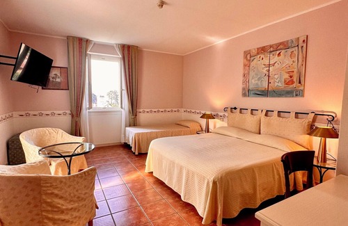 Brusimpiano Hotel | Hotel Caroline