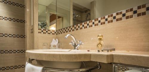 Historic Center Hotel | Hotel Corona d'Oro 1890