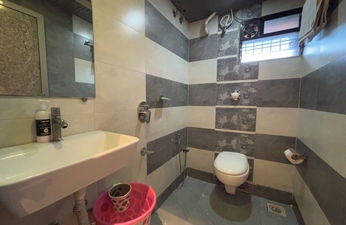 Kurla West Hotel | Hotel Crystal Palace