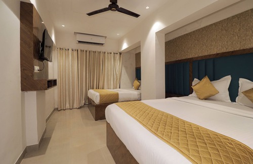Kurla West Hotel | Hotel Crystal Palace