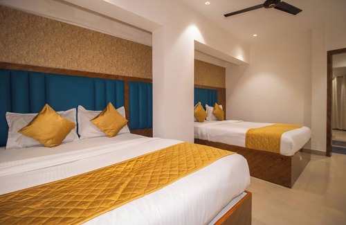 Kurla West Hotel | Hotel Crystal Palace