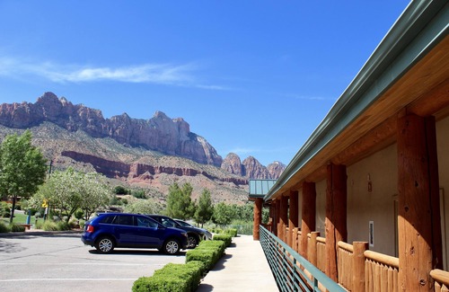 Zion National Park South Entrance Cabina | Hotel De Novo Springdale, Tapestry Collection by Hilton