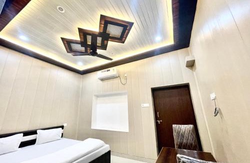 Varanasi Hotel | Hotel DEV VILLA GUEST HOUSE ! VARANASI fully-Air-Conditioned hotel at prime location, near Kashi Vishwanath Temple, and Ganga ghat देव विला गेस्ट हाउस, దేవ్ విల్లా గెస్ట్ హౌస్ , தேவ் வில்லா விருந்தினர் மாளிகை 90901-75000 - 2