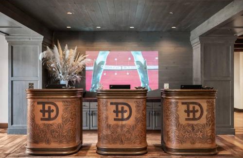 Fort Worth Hotel | Hotel Drover, Autograph Collection