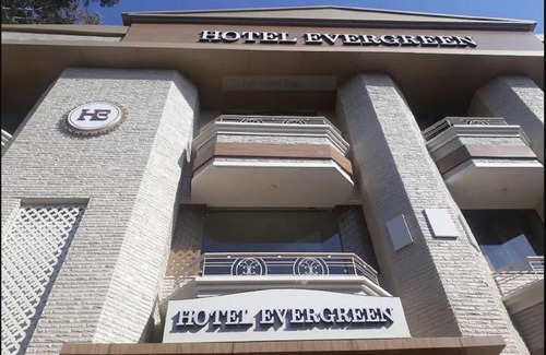 Dera Bassi Hotel | Hotel Evergreen, Zirakpur