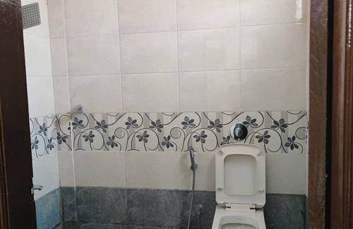 Vijaya Nagar Cabina | Hotel Golden Arch